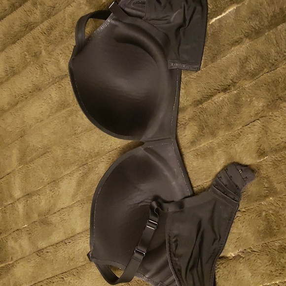 Cacique Simply Wire Free Plunge Set of Two Bras - Picture 6 of 7